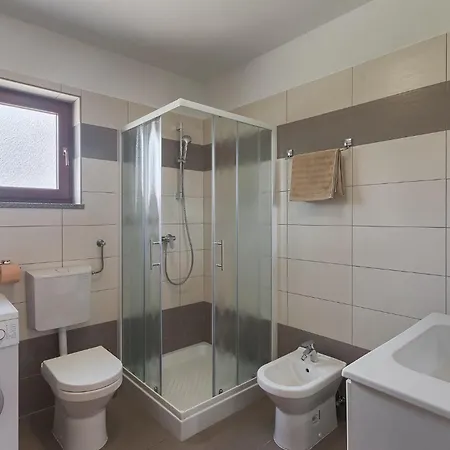 Linden Tree Ferienhaus Pula