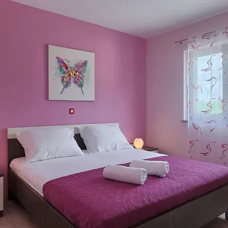 Linden Tree Ferienhaus Pula