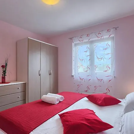 Linden Tree Ferienhaus *