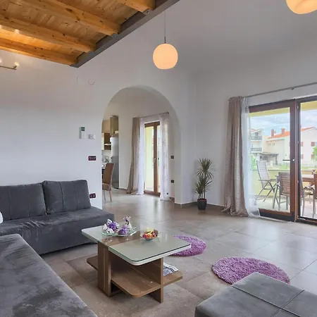 Linden Tree Ferienhaus *