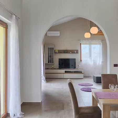 Ferienhaus Linden Tree Pula