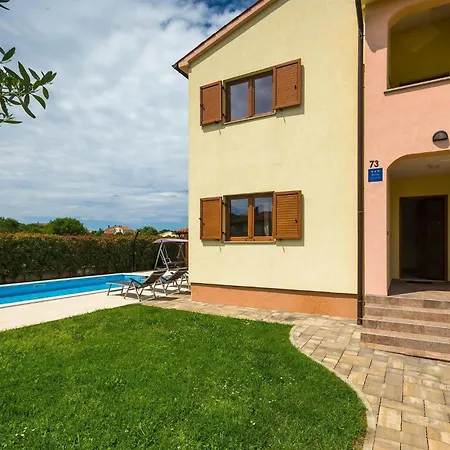 펜션 Linden Tree 풀라